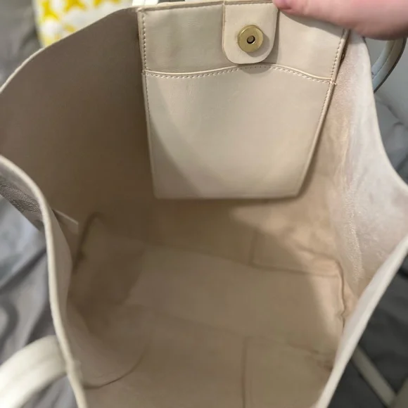 Steve Madden Cream Tote Bag with Quilted Design - Picture 8 of 8